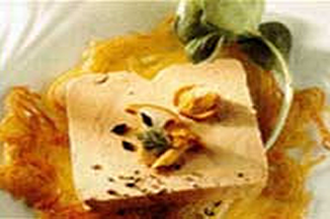 Foie gras et fleur de truffes noires sur lit de gelée