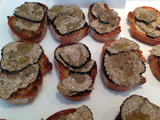 Tastous: toasts aux truffes noires